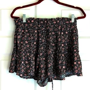 2/$20 - Vanilla Sky Girls Pink and Black Floral Shorts Size L